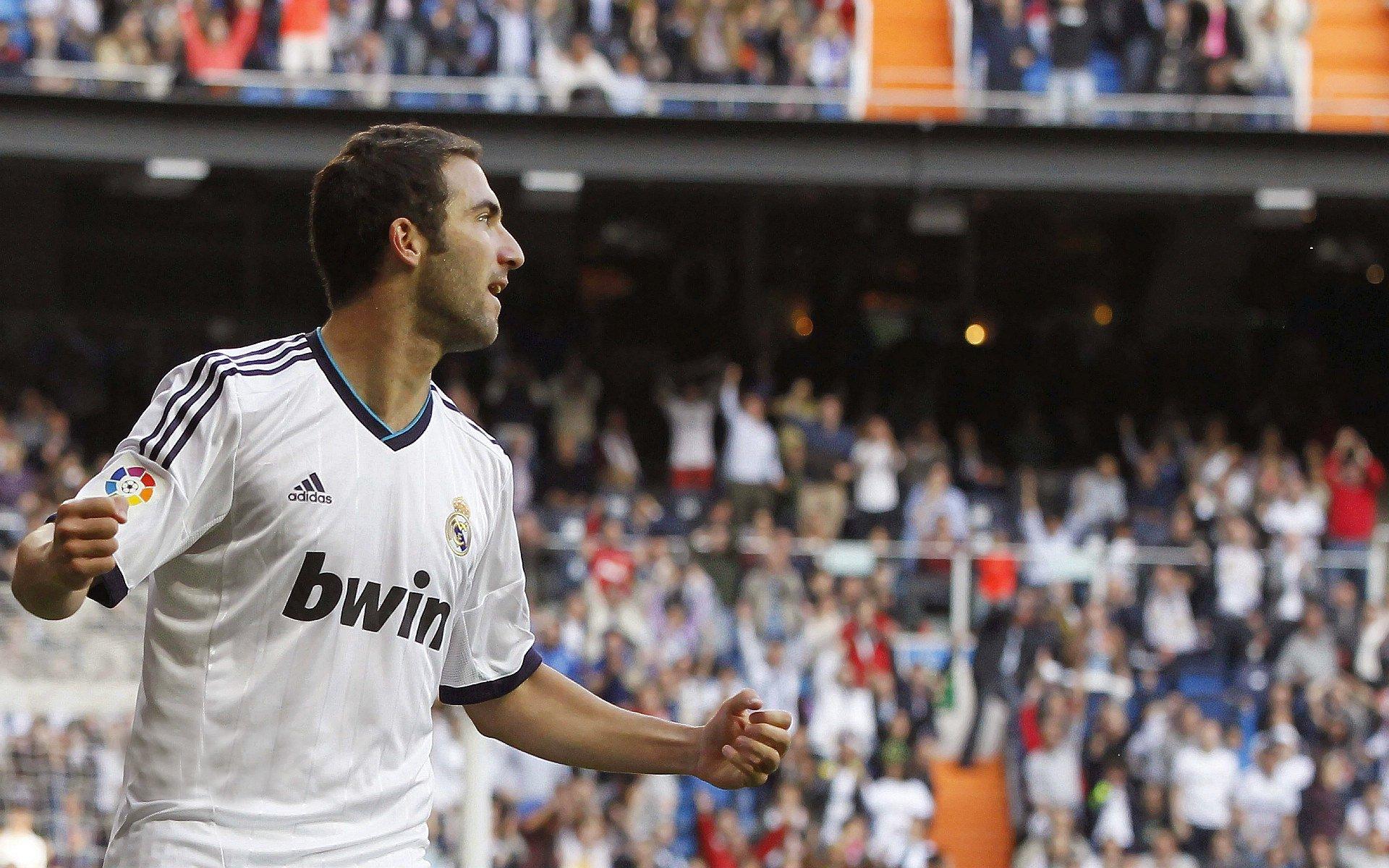 贝尼托直言阿诺德难撼皇马防线，卡瓦哈尔健康即首发，右路之争无悬念